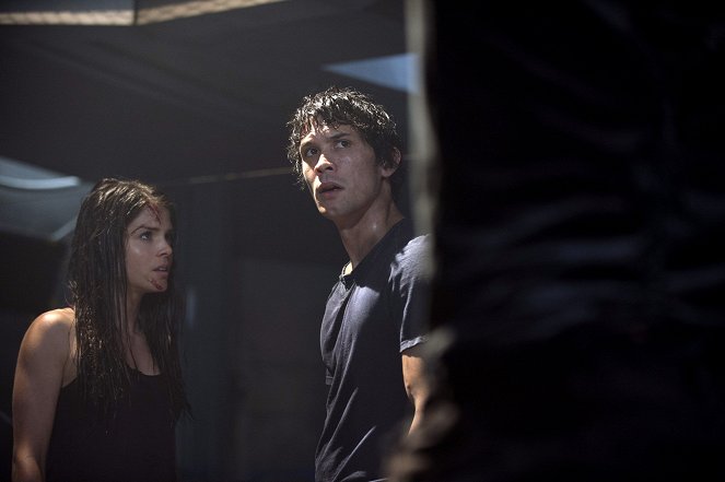 The 100 - Contents Under Pressure - Photos - Marie Avgeropoulos, Bob Morley