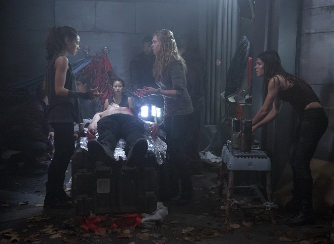 The 100 - Sous pression - Film - Lindsey Morgan, Eliza Taylor, Marie Avgeropoulos