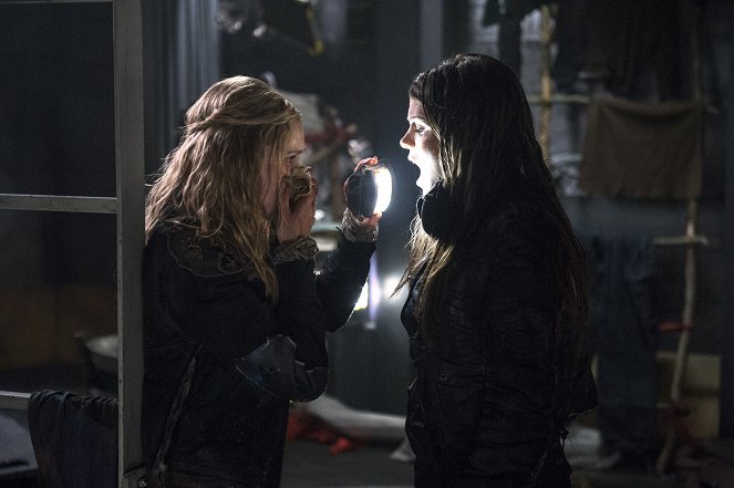 The 100 - I Am Become Death - Van film - Eliza Taylor, Marie Avgeropoulos