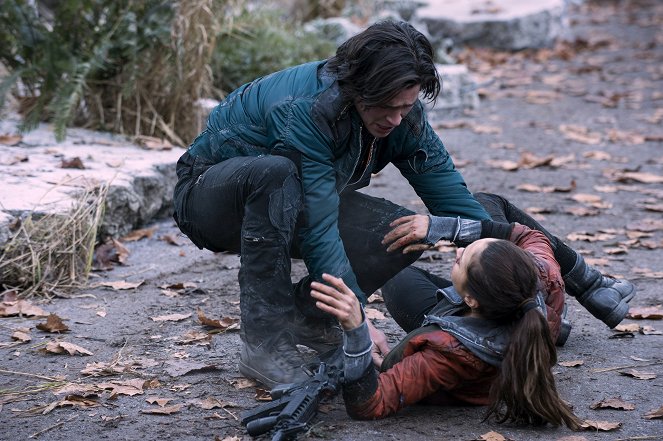 The 100 - I Am Become Death - Photos - Thomas McDonell, Lindsey Morgan