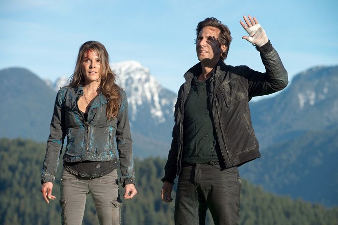 The 100 - We Are Grounders: Part 2 - Photos - Paige Turco, Henry Ian Cusick