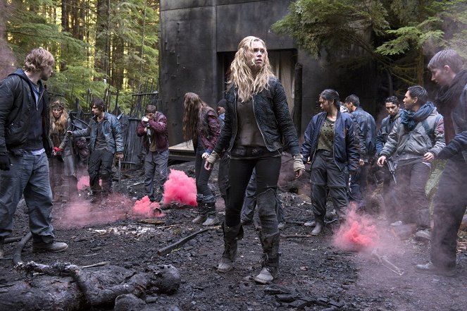 The 100 - We Are Grounders: Part 2 - Photos - Eliza Taylor