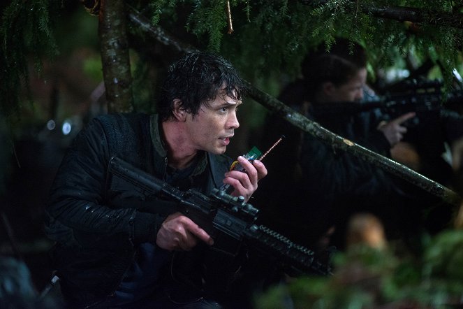 The 100 - Season 1 - We Are Grounders: Part 2 - Photos - Bob Morley