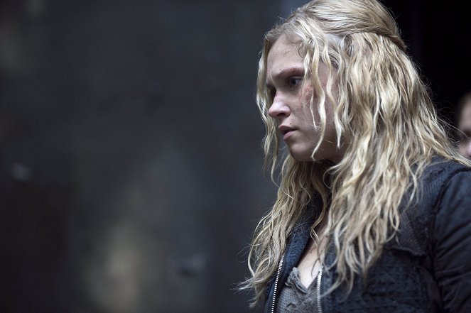 The 100 - Season 1 - We Are Grounders: Part 2 - Photos - Eliza Taylor