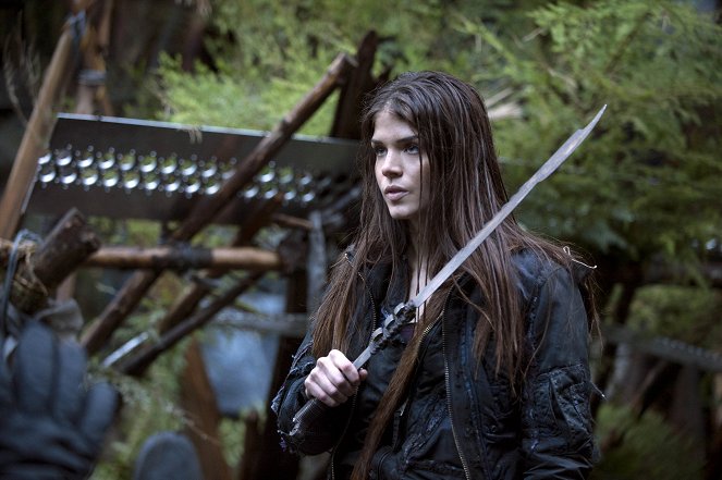 The 100 - We Are Grounders: Part 2 - Photos - Marie Avgeropoulos