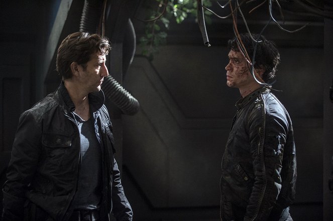 The 100 - Inclement Weather - Photos - Henry Ian Cusick, Bob Morley