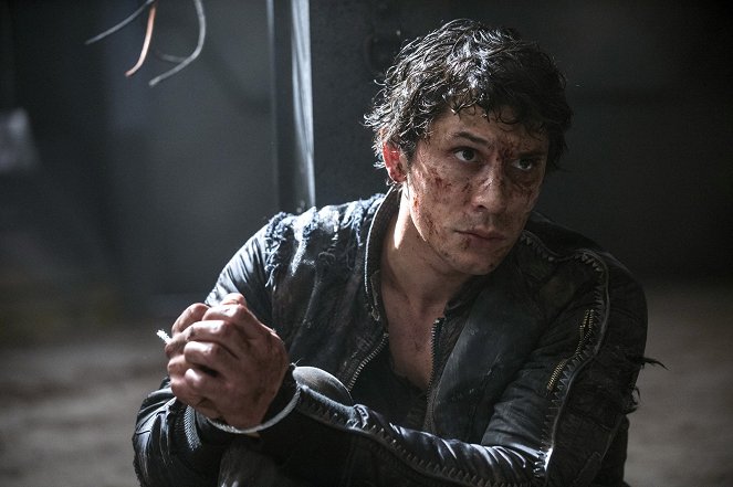 The 100 - Inclement Weather - Photos - Bob Morley