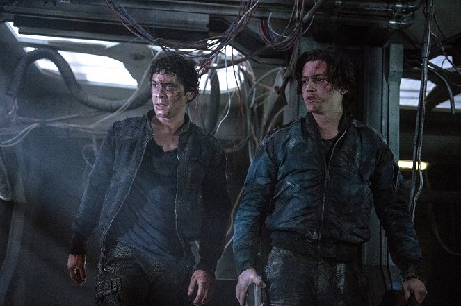 The 100 - Inclement Weather - Photos - Bob Morley, Thomas McDonell