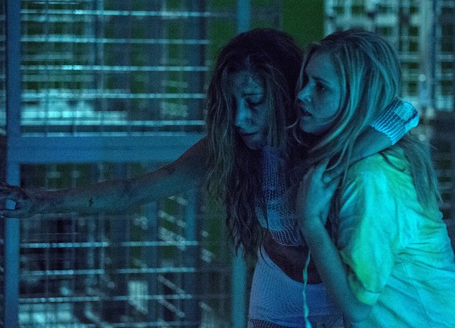 A visszatérők - Óvakodj a marcangolótól! - Filmfotók - Dichen Lachman, Eliza Taylor