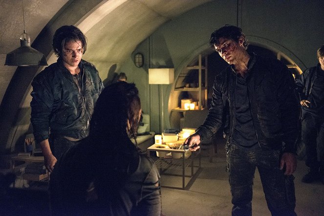 The 100 - Reapercussions - Photos - Thomas McDonell, Bob Morley