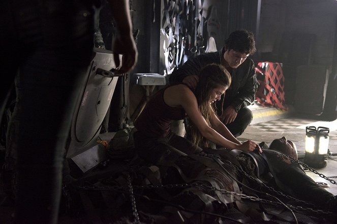 The 100 - Long Into an Abyss - Kuvat elokuvasta - Marie Avgeropoulos, Bob Morley