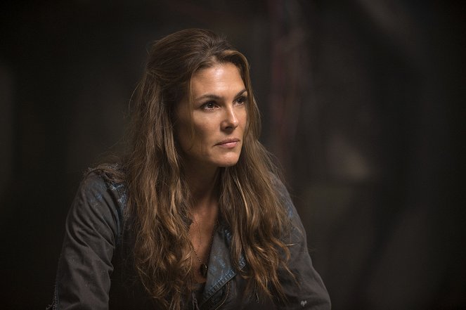 The 100 - Long Into an Abyss - Kuvat elokuvasta - Paige Turco