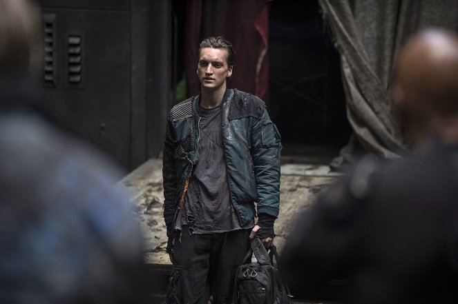 The 100 - Survival of the Fittest - Photos - Richard Harmon