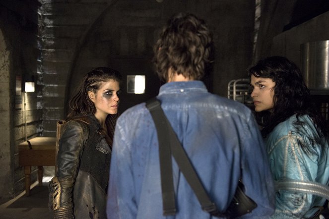 The 100 - Blood Must Have Blood: Part 2 - Kuvat elokuvasta - Marie Avgeropoulos, Eve Harlow