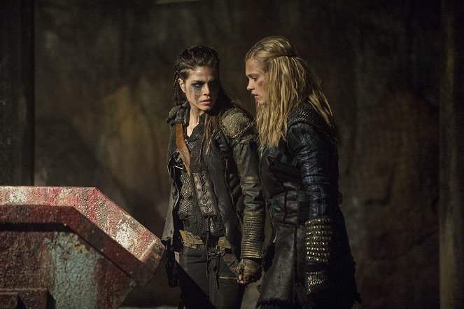 The 100 - Blood Must Have Blood: Part 2 - Photos - Marie Avgeropoulos, Eliza Taylor