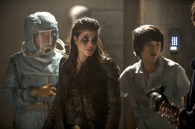 The 100 - Blood Must Have Blood: Part 2 - Photos - Marie Avgeropoulos, Christopher Larkin