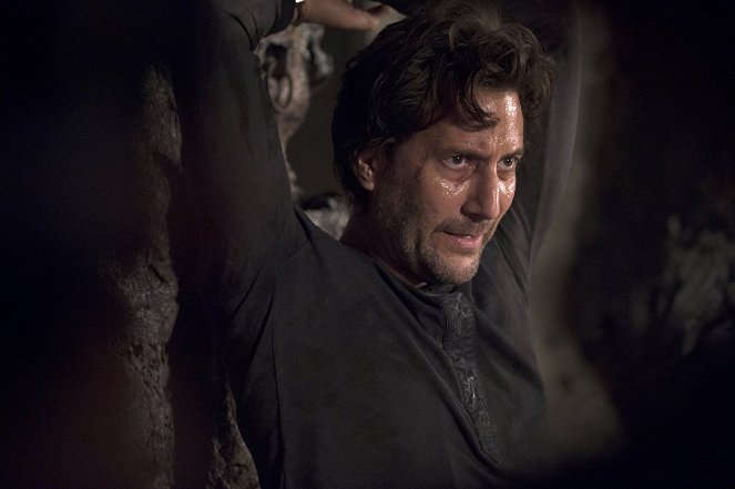 The 100 - Blood Must Have Blood: Part 2 - Photos - Henry Ian Cusick