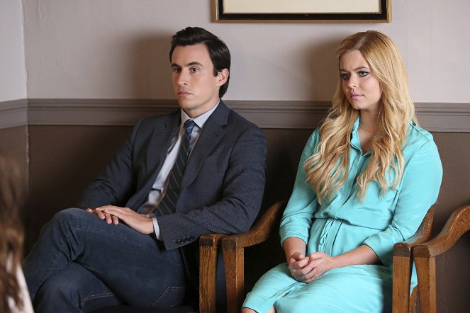 Pretty Little Liars - Of Late I Think of Rosewood - Photos - Huw Collins, Sasha Pieterse