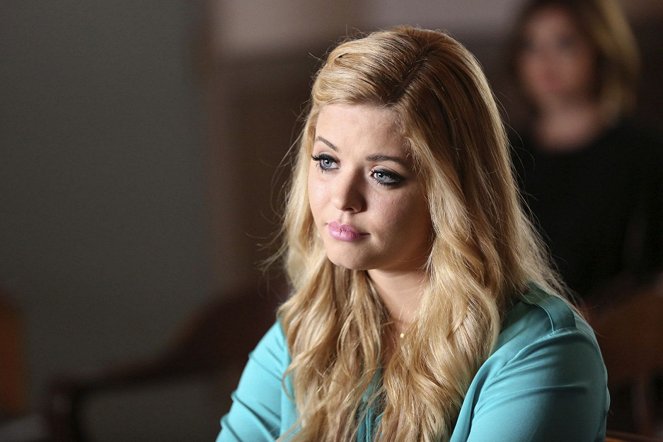 Pretty Little Liars - Of Late I Think of Rosewood - Do filme - Sasha Pieterse