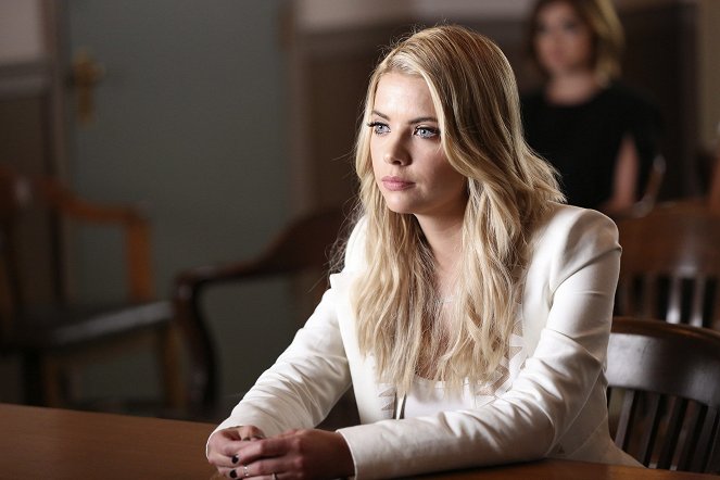 Pretty Little Liars - Of Late I Think of Rosewood - Photos - Ashley Benson