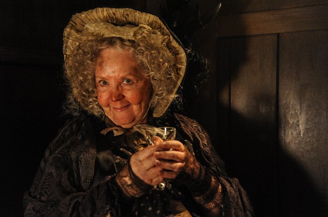 Dickensian - Episode 1 - Promóció fotók - Pauline Collins