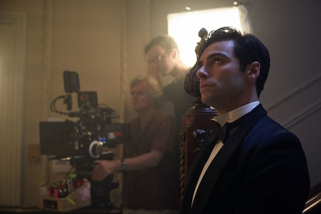 And Then There Were None - Episode 1 - Tournage - Aidan Turner
