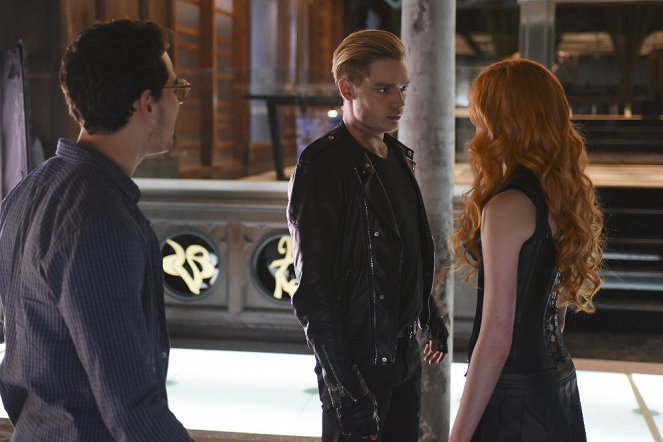 Shadowhunters: The Mortal Instruments - The Descent Into Hell Isn't Easy - Photos - Dominic Sherwood