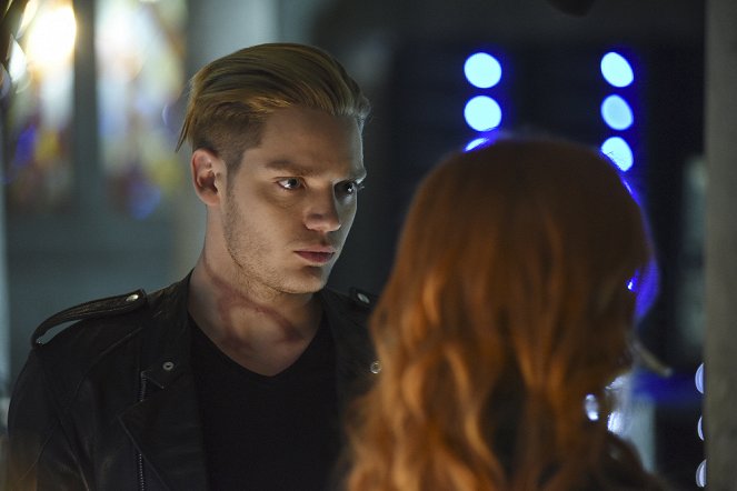 Shadowhunters: The Mortal Instruments - The Descent Into Hell Isn't Easy - Photos - Dominic Sherwood
