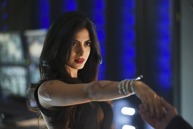 Shadowhunters: The Mortal Instruments - The Descent Into Hell Isn't Easy - Photos - Emeraude Toubia