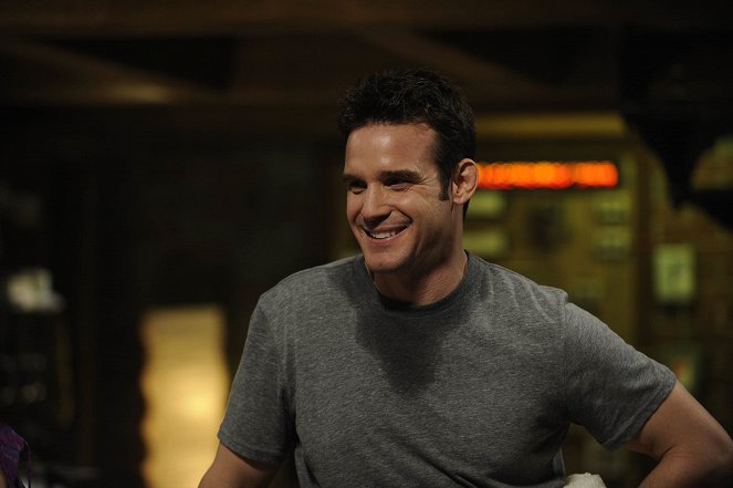 Warehouse 13 - Season 1 - Resonance - Photos - Eddie McClintock