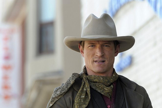 Warehouse 13 - Beyond Our Control - Photos - Philip Winchester