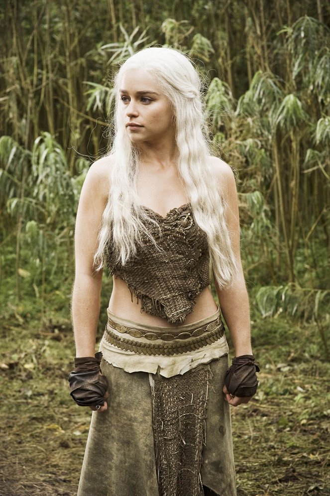 Game of Thrones - Season 1 - Lord Snow - Photos - Emilia Clarke