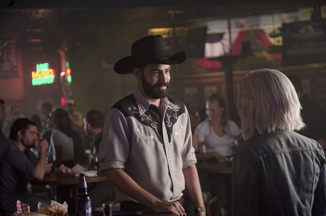 iZombie - Even Cowgirls Get the Black and Blues - Van film