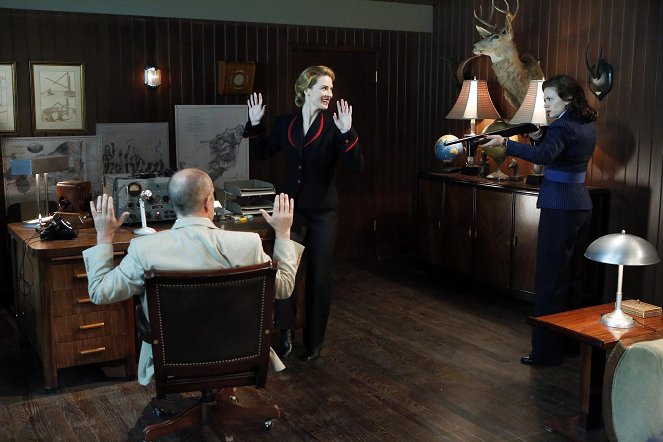 Agentka Carter - Pożegnanie - Z filmu - Bridget Regan, Hayley Atwell