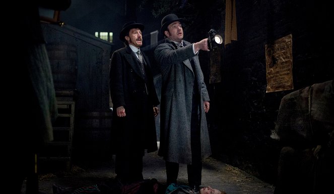 Ripper Street - Season 1 - I Need Light - Photos - Jerome Flynn, Matthew Macfadyen