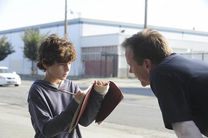 Touch - Tales of the Red Thread - Photos - David Mazouz, Kiefer Sutherland