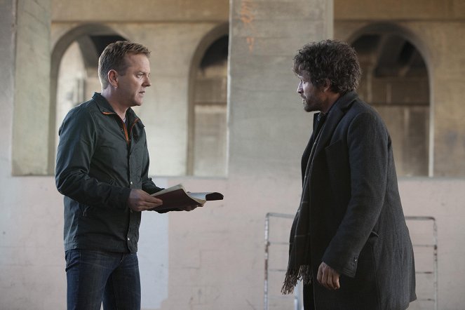 Touch - Season 1 - Safety in Numbers - Photos - Kiefer Sutherland