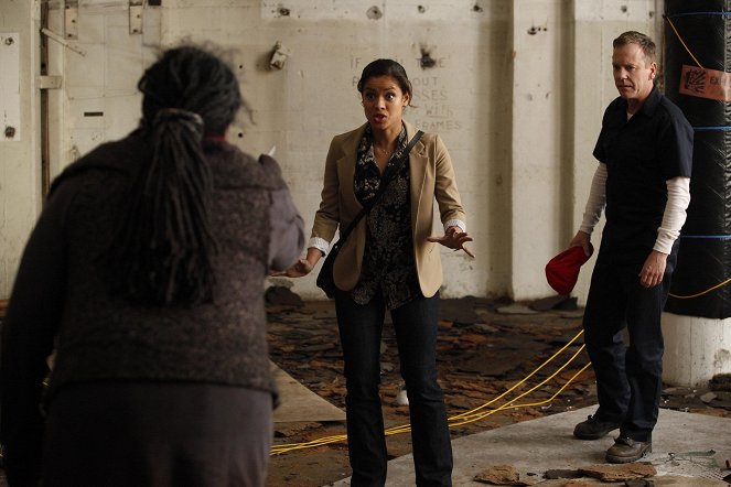 Touch - Lost & Found - Filmfotos - Gugu Mbatha-Raw, Kiefer Sutherland