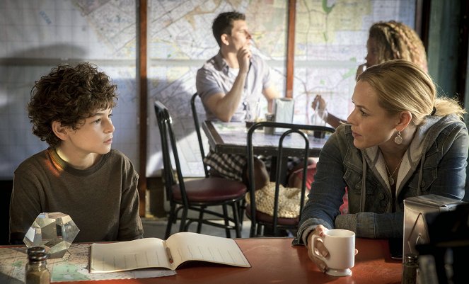 Touch - Die Karte - Filmfotos - David Mazouz, Maria Bello