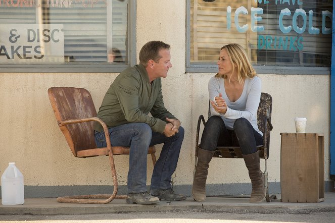 Touch - Reunions - Photos - Kiefer Sutherland, Maria Bello
