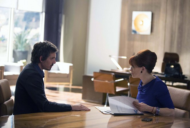 Touch - Season 2 - Fight or Flight - Photos - Lukas Haas, Frances Fisher