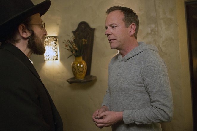 Touch - Leviathan - Photos - Kiefer Sutherland