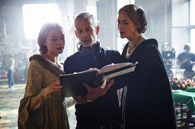 The White Queen - Van de set - Rebecca Ferguson, Janet McTeer