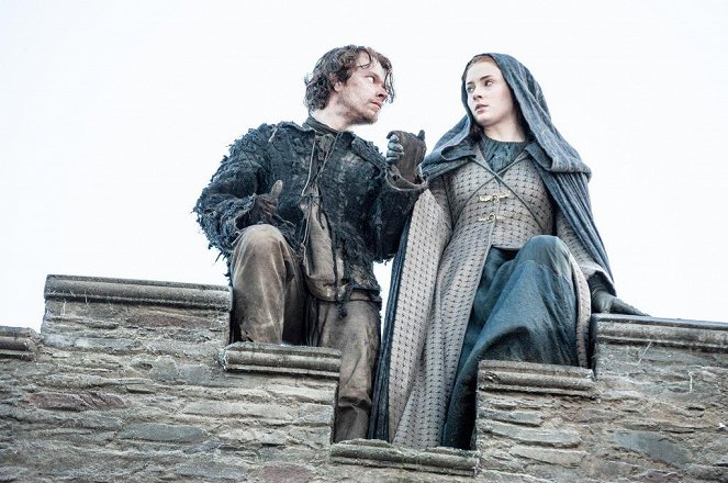 Game of Thrones - Season 5 - Mother's Mercy - Photos - Alfie Allen, Sophie Turner