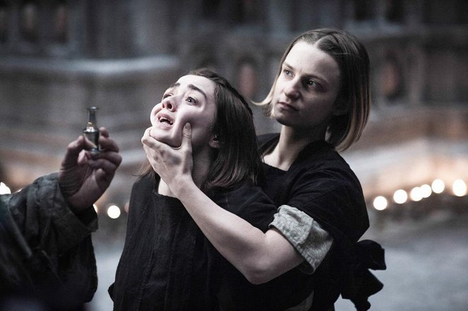Game Of Thrones - Die Gnade der Mutter - Filmfotos - Maisie Williams, Faye Marsay