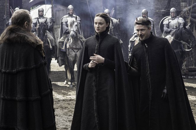 Game Of Thrones - Season 5 - Der Hohe Spatz - Filmfotos - Sophie Turner, Aidan Gillen