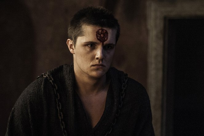 Game of Thrones - The Sons of the Harpy - Photos - Eugene Simon