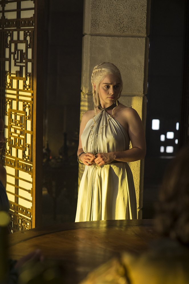 Game of Thrones - Season 5 - The House of Black and White - Photos - Emilia Clarke