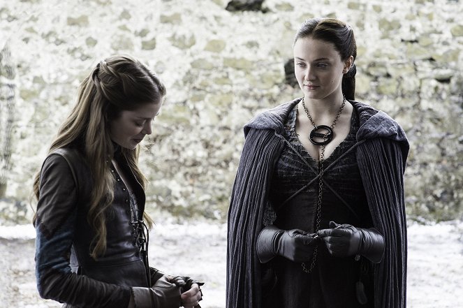 Game Of Thrones - Töte den Jungen - Filmfotos - Charlotte Hope, Sophie Turner