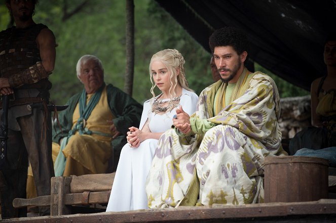 Game of Thrones - O Presente - Do filme - Emilia Clarke, Joel Fry